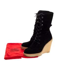 مملوكة مسبقًا حذاء بوت منتصف ساق كارولينا هيريرا رباط علوي و نعل سميك و كعب روكي مطاط و سويدي أسود مقاس 38