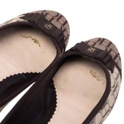 Pre Owned Carolina Herrera Brown/Beige Monogram Canvas Bow Cap Toe Ballet Flats Size 39
