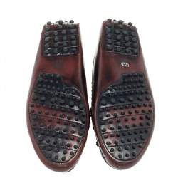 Pre Owned Carolina Herrera Two Tone Brogue Leather Logo Charm Slip On Loafers Size 39