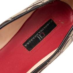 Pre Owned حذاء سليبرز كارولينا هيريرا سموكينغ كانفاس بالشعار بيج/بني مقاس 36