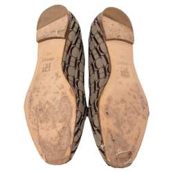 Pre Owned حذاء سليبرز كارولينا هيريرا سموكينغ كانفاس بالشعار بيج/بني مقاس 36