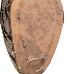 Pre Owned حذاء سليبرز كارولينا هيريرا سموكينغ كانفاس بالشعار بيج/بني مقاس 36