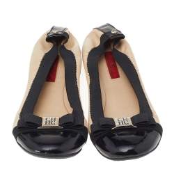 Pre Owned CH Carolina Herrera Beige/Black Leather And Patent Leather Bow Scrunch Ballet Flats Size 38
