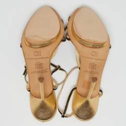 مملوكة مسبقًا صندل سي إتش كارولينا هيريرا سير حرف تي ذهبي/أسود مقاس 38