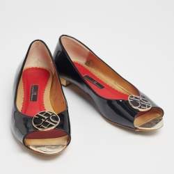 مملوكة مسبقًا حذاء فلات باليه سي إتش كارولينا هيريرا جلد لامع أسود مقدمة مفتوحة بشعار مقاس 39