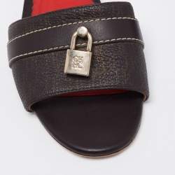 Pre Owned صندل سلايد فلات سي إتش كارولينا هيريرا جلد بالشعار بني مزين قفل مقاس 37