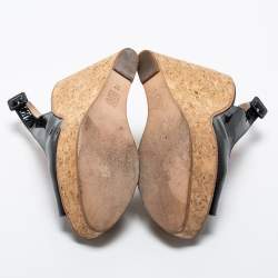 مملوكة مسبقًا  CH Carolina Herrera Black Patent Leather Wedge Sandals Size 37