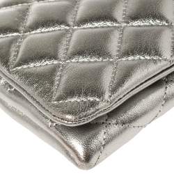 Pre Owned Carolina Herrera Metallic Silver Quilted Leather Chain Clutch