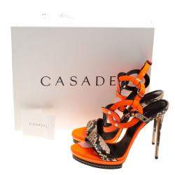 مملوكة مسبقًا صندل كاسادي روشيا  جلد برتقالي لامع ومنقوش نعل سميك حزام للكاحل مقاس 38
