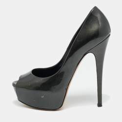 مملوكة مسبقًا Casadei Size 36 Metallic Grey Patent Leather Peep Toe Pumps