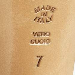 مملوكة مسبقًا صندل كاساداي سير كاحل من الجلد ذهبي بكعب منصة مقاس 37