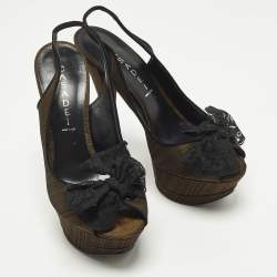 مملوكة مسبقًا Casadei Bow Size 39 Gold/Black Fabric and Lace Platform Sandals