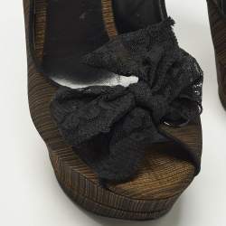 مملوكة مسبقًا Casadei Bow Size 39 Gold/Black Fabric and Lace Platform Sandals