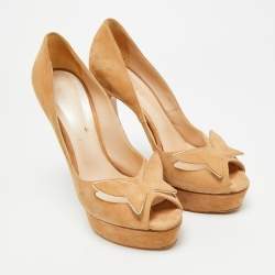 Pre Owned حذاء كعب عالي كاسادي مزين فراشات نعل سميك مقدمة مفتوحة سويدي بيج مقاس 38.5