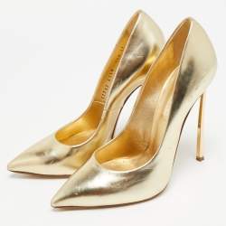 مملوكة مسبقًا Casadei Blade Size 37 Gold Leather Pointed Toe Pumps
