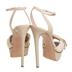 Pre Owned صندل كاسادي فورا ايكو جلد كريمي نعل سميك سير كاحل مقاس 39