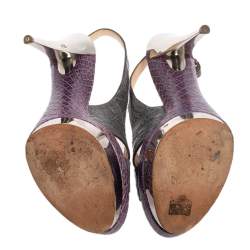 مملوكة مسبقًا صندل كاسادي جلد نقشة التمساح بنفسجي/رصاصي مقدمة مفتوحة نعل سميك مقاس 40