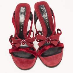 مملوكة مسبقًا Casadei Red Velvet Bow Embellished Wedge Strappy Sandals Size 38