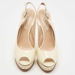 مملوكة مسبقًا Casadei Cream Patent Buckle Strap Pumps Size 39