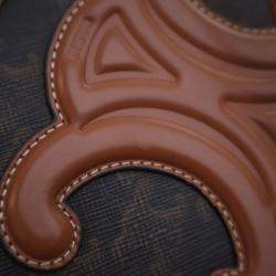 Pre Owned حقيبة كروس سيلين تريومف بيضاوية قماش مطلي بني تريومف جلد