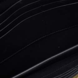 Pre Owned حقيبة كلتش سيلين بشنطة جيب، جلد أبيض وأسود وسلاسل من جلد الثعبان