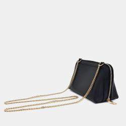 مملوكة مسبقًا Celine Black Leather Triumph Clutch-On-Chain Crossbody Bag