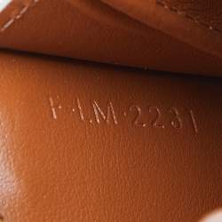 مملوكة مسبقًا حامل بطاقة هوية سيلين جلد وكانفاس تريوموف بني فاتح/أوف وايت