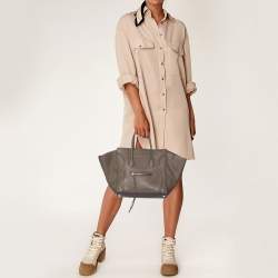 مملوكة مسبقًا Celine Olive Brown Leather Medium Phantom Luggage Tote