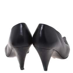 مملوكة مسبقًا Celine Black Leather V Neck Pointed Toe Pumps Size 40