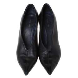 مملوكة مسبقًا Celine Black Leather V Neck Pointed Toe Pumps Size 40
