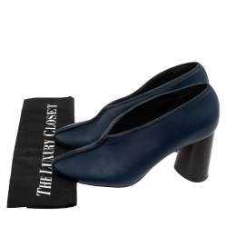 Pre Owned حذاء كعب عالى سيلين جلد أزرق كحلي رقبة حرف ڨي كعب سميك مقاس 38.5