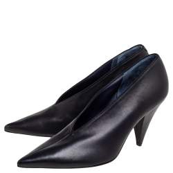 مملوكة مسبقًا Celine Black Leather V Neck Pointed Toe Pumps Size 38.5