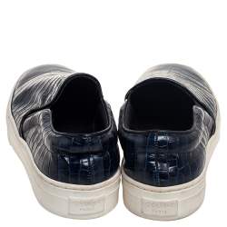 Pre Owned حذاء رياضي سيلين جلد نقشة تمساح أزرق كحلي سليب أون مقاس 35.5 