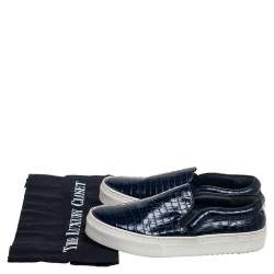 Pre Owned حذاء رياضي سيلين جلد نقشة تمساح أزرق كحلي سليب أون مقاس 35.5 