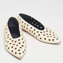 Pre Owned حذاء باليرينا فلات سيلين جلد أوف وايت بحلقات مزينة مقاس 40