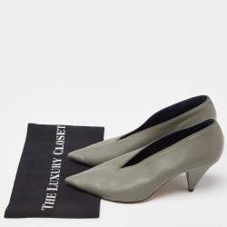 مملوكة مسبقًا Celine Grey Leather V Neck Pointed Toe Pumps Size 38.5