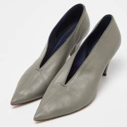 مملوكة مسبقًا Celine Grey Leather V Neck Pointed Toe Pumps Size 38.5