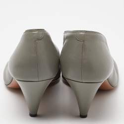 مملوكة مسبقًا Celine Grey Leather V Neck Pointed Toe Pumps Size 38.5
