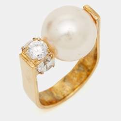 Pre Owned Carolina Herrera Faux Pearl Crystal Gold Tone Ring Size 52