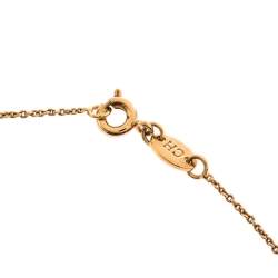 مملوكة مسبقًا قلادة سي أتش كارولينا هيريرا دلاية مستديرة لون ذهب منقوشة