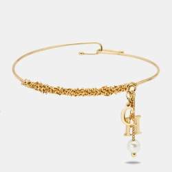 Pre Owned CH Carolina Herrera Logo and Faux Pearl Charm Gold Tone Bracelet