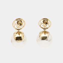 Pre Owned CH Carolina Herrera CH Faux Pearl Gold Tone Earrings and Necklace