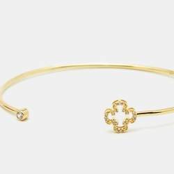 Pre Owned CH Carolina Herrera Gold Tone Petite Rosetta Insignia Cuff Bracelet & Stud Earrings Set