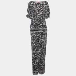 مملوكة مسبقًا طقم توب وبنطال حرير منقط أزرق/أبيض من سي أتش كارولينا هيريرا مقاس متوسط