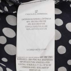 مملوكة مسبقًا طقم توب وبنطال حرير منقط أزرق/أبيض من سي أتش كارولينا هيريرا مقاس متوسط