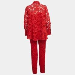 Pre Owned بدلة توب وكوردي دانتيل مُمَوَّج وبنطال مُستقيم سي أتش كارولينا هيريرا أحمر مقاس متوسط (ميديوم)