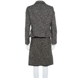 Pre Owned طقم تنورة وبليزر سي أتش كارولينا هيريرا ساتان جاكار نقش مونوكروم L