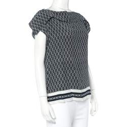 Pre Owned توب سي أتش كارولينا رقبة بطيات درابيه مزيج حرير مطبوع كحلي مقاس صغير جدا