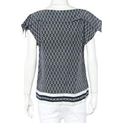 Pre Owned توب سي أتش كارولينا رقبة بطيات درابيه مزيج حرير مطبوع كحلي مقاس صغير جدا