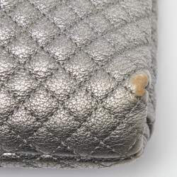 مملوكة مسبقًا CH Carolina Herrera Metallic Silver Quilted Leather Front Zip Crossbody Bag